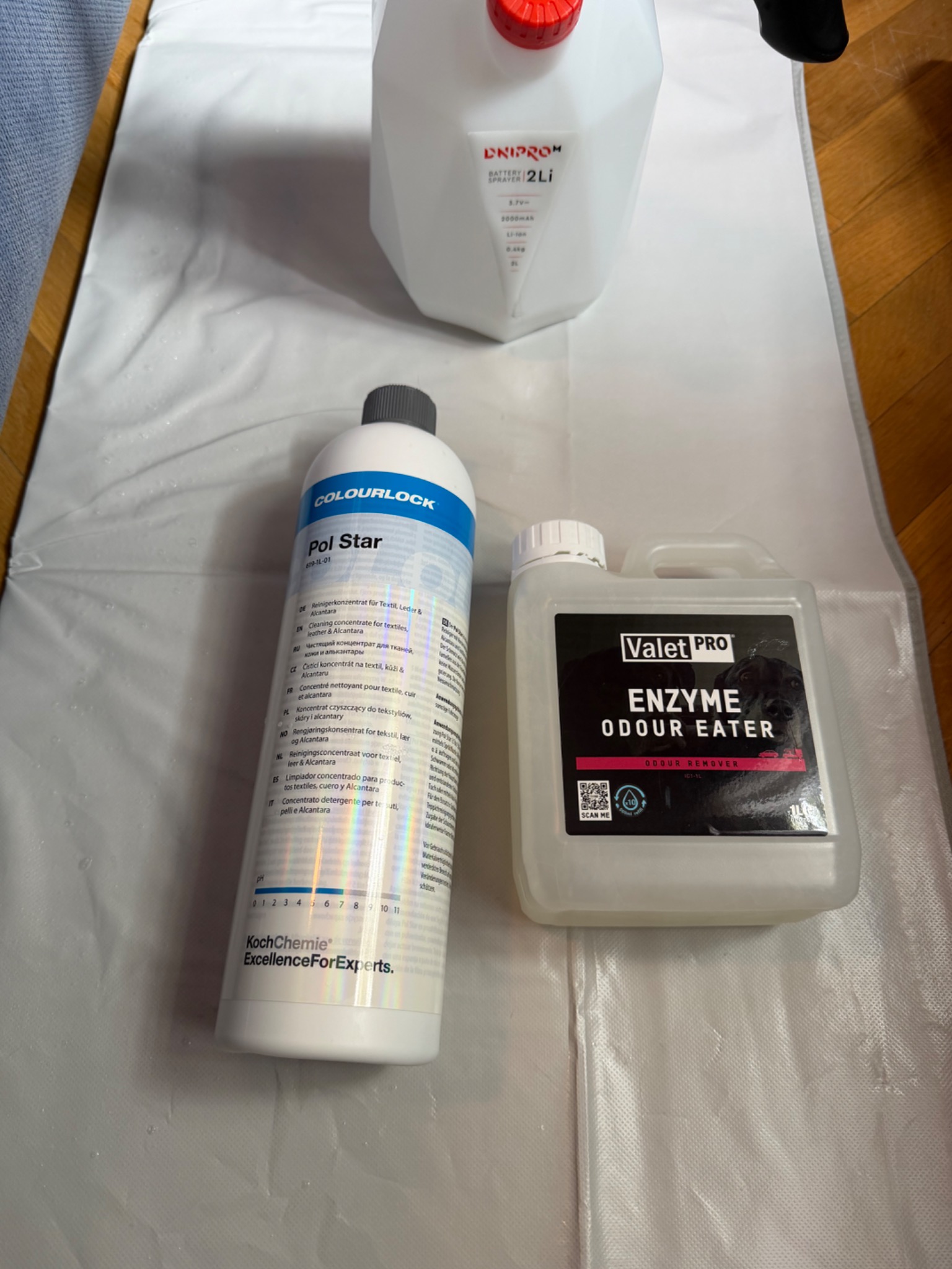 Productos profesionales utilizados por ProClean Lab para limpieza de colchones